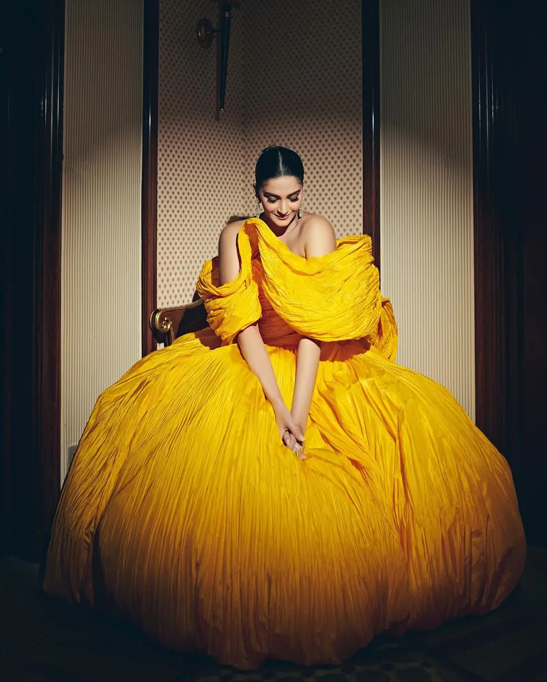 INDIAN ACTRESS SONAM KAPOOR PHOTOSHOOT IN YELLOW GOWN 2